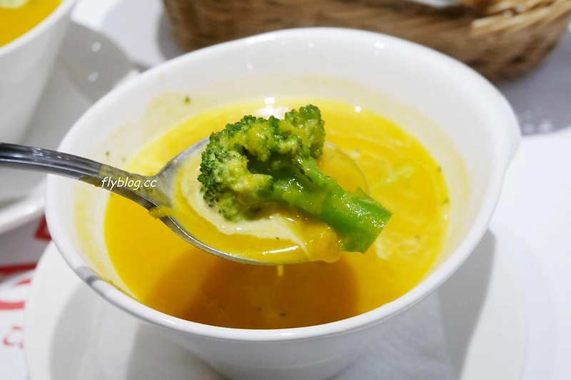 統領創意牛排館┃台中北區:傳統又有歷史的牛排館,餐點很老派卻很實在,$1680就有日本A5鹿兒島和牛 @飛天璇的口袋