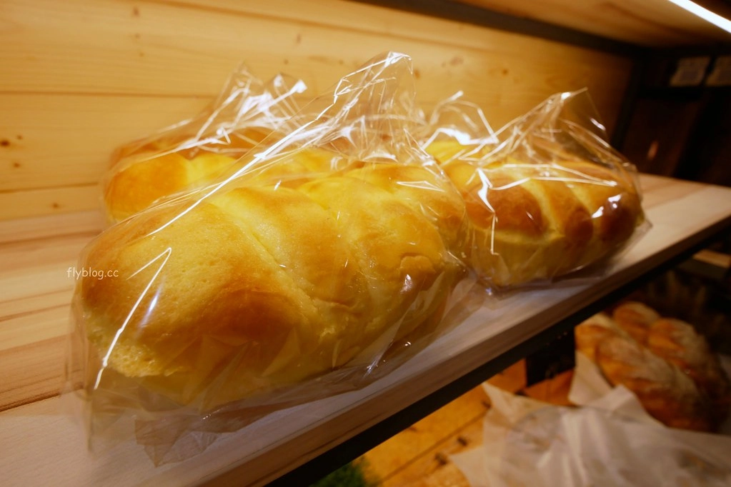 南投草屯|田間小路五十一號麵包研究所.隱身草屯田野小路的麵包店,魔戒哈比村造型麵包工房 @飛天璇的口袋