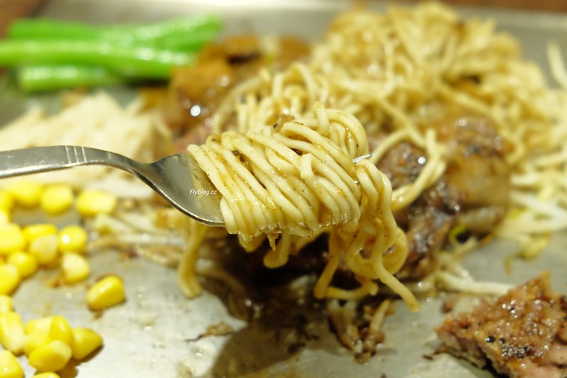 赤鬼牛排@台灣大道店┃台中西區:全新純白店面更亮眼,環境升級餐點也升級 @飛天璇的口袋