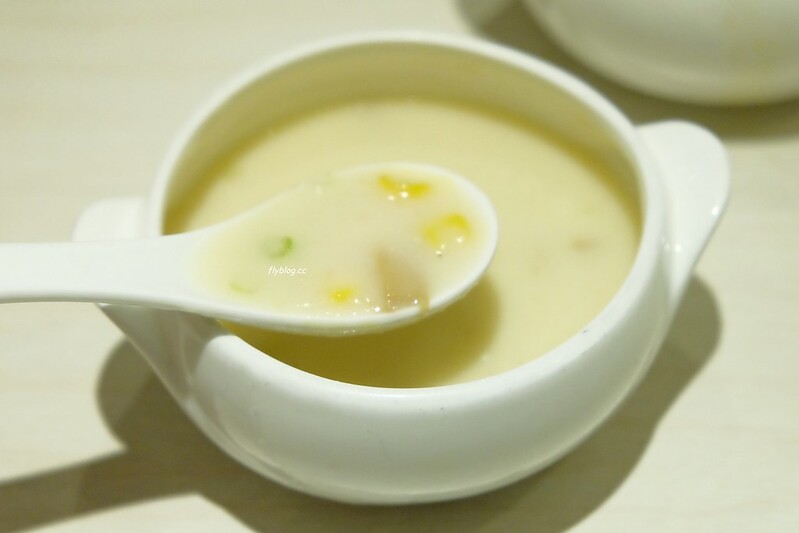 赤鬼牛排@台灣大道店┃台中西區:全新純白店面更亮眼,環境升級餐點也升級 @飛天璇的口袋