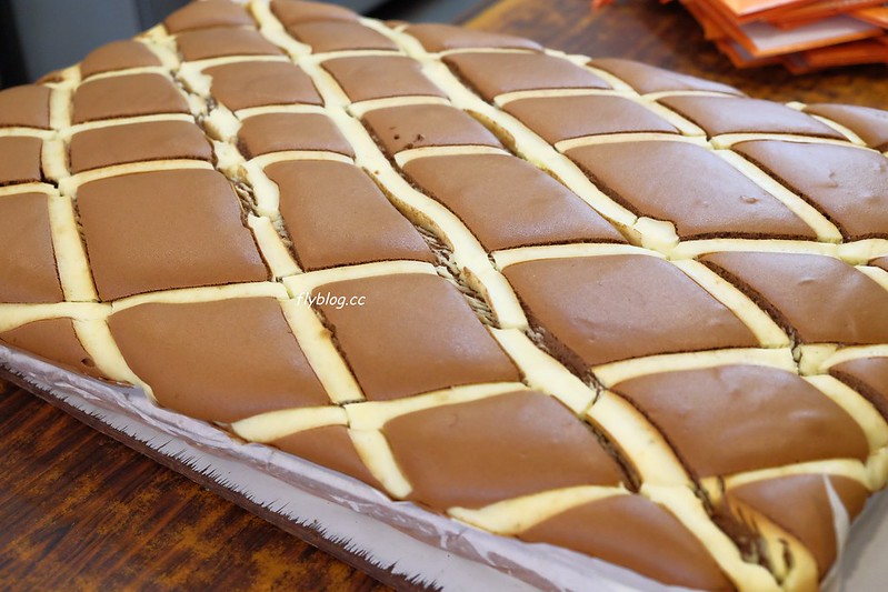 彰化美食|蓁古早味現烤蛋糕,還沒出爐就排隊的古早味蛋糕,彰化在地人的人氣下午茶 @飛天璇的口袋