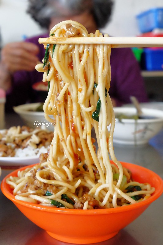 台中北屯|梁嫂炒麵.水湳市場超人氣炒麵店,食尚玩家推薦報導 @飛天璇的口袋