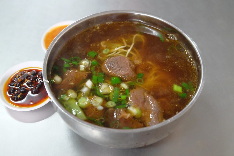 台中北屯|潮州牛肉林牛雜湯.松竹路超人氣牛肉麵店,平日中午也大排長龍 @飛天璇的口袋