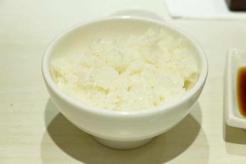 赤鬼牛排@台灣大道店┃台中西區:全新純白店面更亮眼,環境升級餐點也升級 @飛天璇的口袋