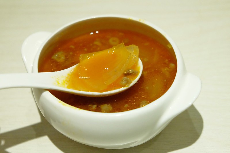 赤鬼牛排@台灣大道店┃台中西區:全新純白店面更亮眼,環境升級餐點也升級 @飛天璇的口袋