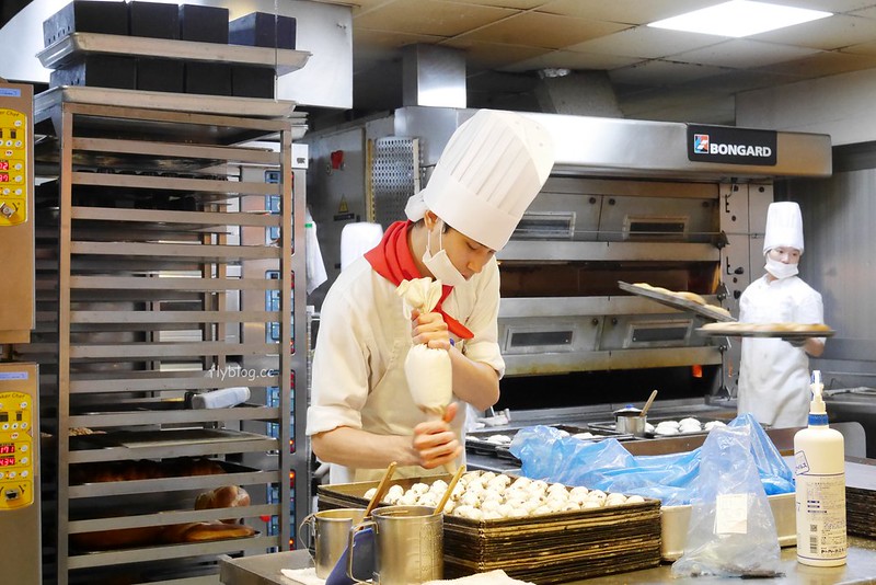 Mini One可頌專賣店|秤重賣的迷你可頌好好吃,還有紅豆麻糬麵包和窯烤起士蛋糕,新光三越下午茶小甜點 @飛天璇的口袋