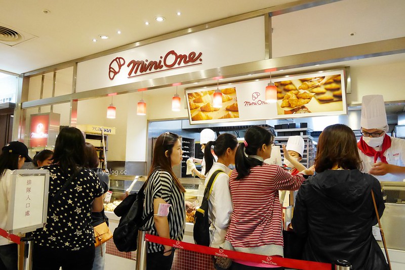 Mini One可頌專賣店|秤重賣的迷你可頌好好吃,還有紅豆麻糬麵包和窯烤起士蛋糕,新光三越下午茶小甜點 @飛天璇的口袋