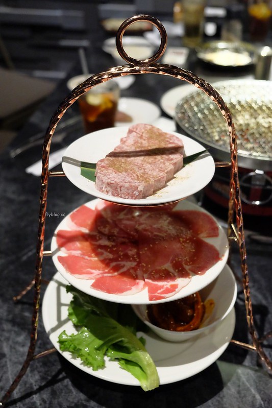 錵燒炭火燒肉┃台中西屯:公益路燒肉店新亮點,錵鑶系列全新品牌,開幕一個月感覺還沒上軌道 @飛天璇的口袋