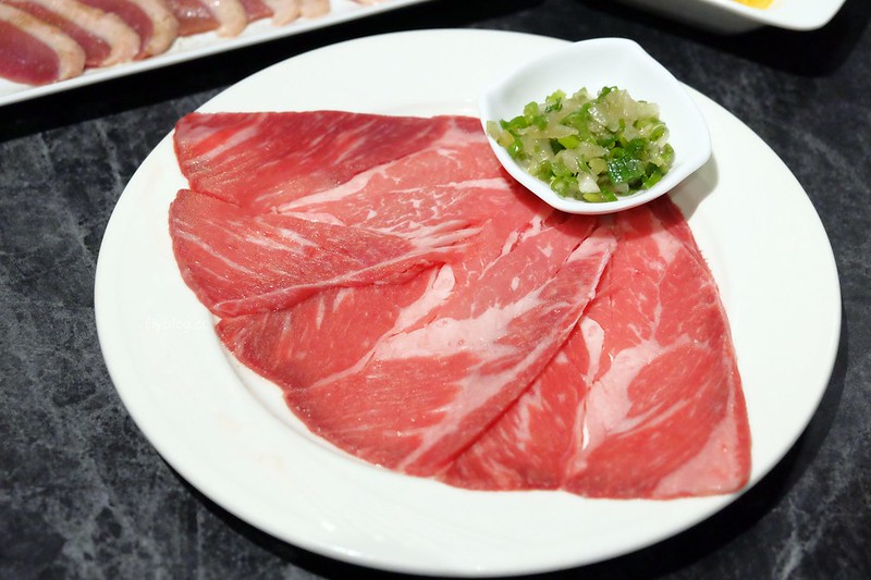 錵燒炭火燒肉┃台中西屯:公益路燒肉店新亮點,錵鑶系列全新品牌,開幕一個月感覺還沒上軌道 @飛天璇的口袋