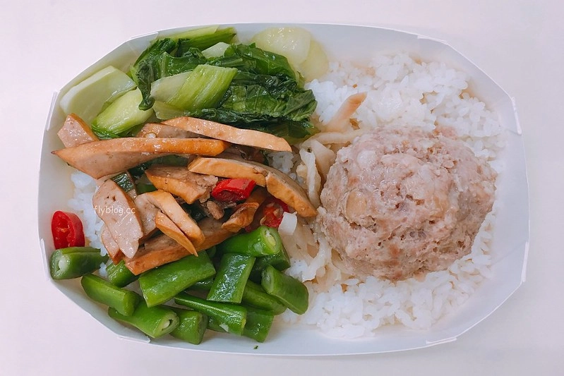 台中北區|李媽媽豬排咖哩專賣店.北平路超人氣便當店,便當乾淨又有質感 @飛天璇的口袋