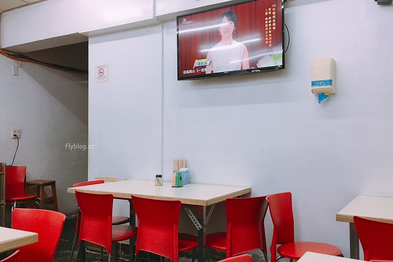 台中北區|李媽媽豬排咖哩專賣店.北平路超人氣便當店,便當乾淨又有質感 @飛天璇的口袋