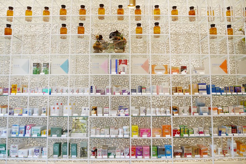 【台中西屯】分子藥局.Molecure,台中超美藥局咖啡館,時尚又好拍的環境,還有手沖咖啡可以喝 @飛天璇的口袋