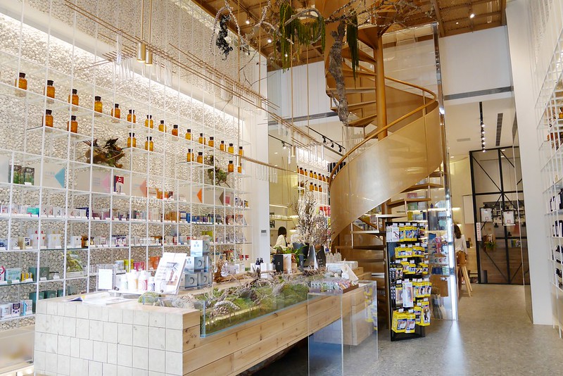 【台中西屯】分子藥局.Molecure,台中超美藥局咖啡館,時尚又好拍的環境,還有手沖咖啡可以喝 @飛天璇的口袋