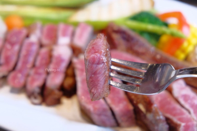 黛麗佐手義式餐廳┃台中后里:日本超夯「反應過激的貓」line貼圖期間限定,餐點表現不俗環境也很好拍,麗寶Outlet Mall美食餐廳推薦 @飛天璇的口袋