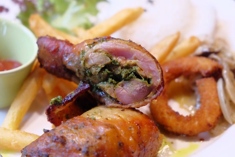 黛麗佐手義式餐廳┃台中后里:日本超夯「反應過激的貓」line貼圖期間限定,餐點表現不俗環境也很好拍,麗寶Outlet Mall美食餐廳推薦 @飛天璇的口袋