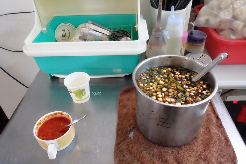 台中南區|南京水餃鍋貼專賣店.大顆飽滿水餃多種造型,鍋貼外皮酥脆香氣十足 @飛天璇的口袋