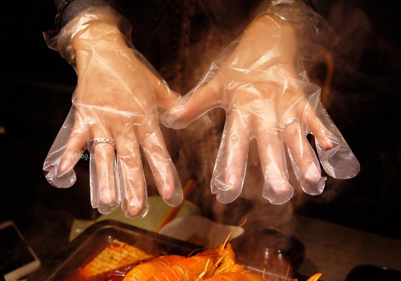 水貨炭火烤魚┃台中西區:超霸氣的澳洲小龍蝦,堆滿滿如小山的蛤蠣鍋,烤魚原來有這麼多創意吃法 @飛天璇的口袋