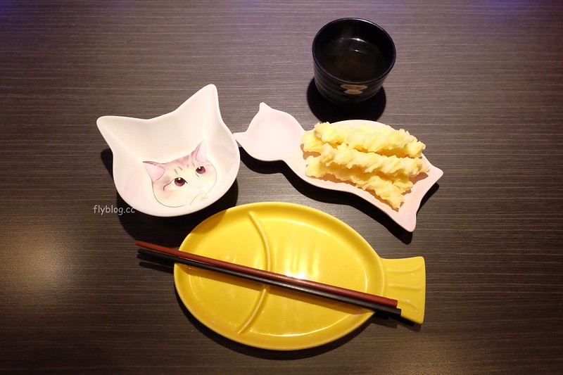 水貨炭火烤魚┃台中西區:超霸氣的澳洲小龍蝦,堆滿滿如小山的蛤蠣鍋,烤魚原來有這麼多創意吃法 @飛天璇的口袋