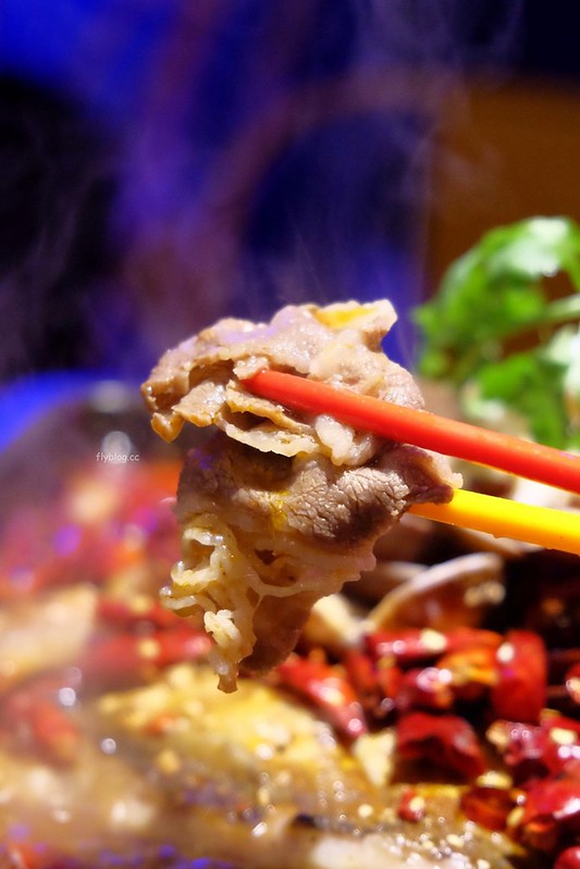 水貨炭火烤魚┃台中西區:超霸氣的澳洲小龍蝦,堆滿滿如小山的蛤蠣鍋,烤魚原來有這麼多創意吃法 @飛天璇的口袋