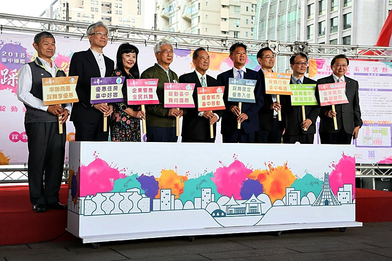 2018臺中國際踩舞祭┃台中旅遊:國際踏舞祭11/9登場,將街道化身為移動的舞台,結合藝文、活動和美食 @飛天璇的口袋