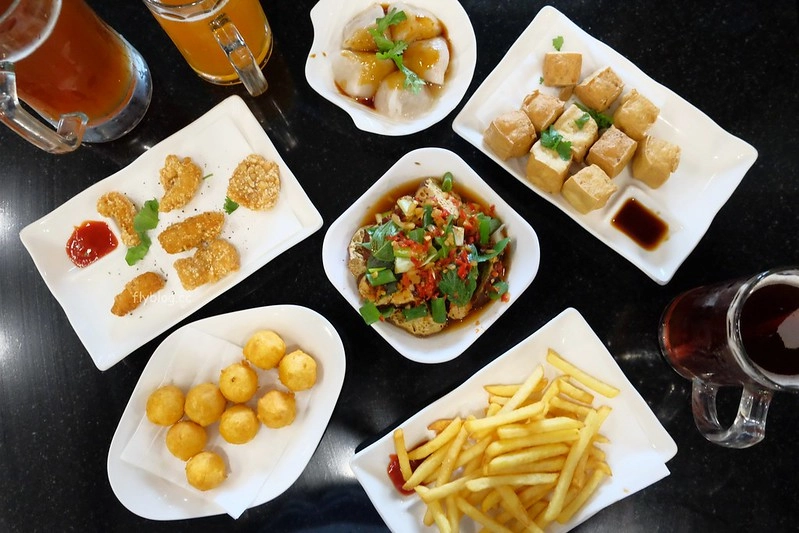 台中北區|翁記泡沫廣場,一中街學子最愛的復古茶坊,招牌烏龍豆干推薦必點 @飛天璇的口袋