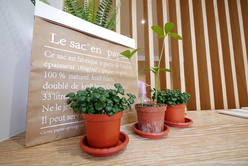 萌木之村 MOMU┃台中西屯:城市中遇見森林裡的童話之村,超可愛又好拍的複合式餐廳,中科商圈美食餐廳推薦 @飛天璇的口袋