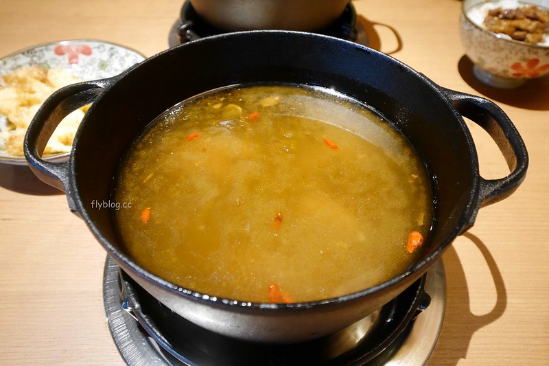 【台中南屯】湯棧公益店,輕井澤三代店,主打古早味麻油雞、燒酒雞,餐點份量多而且有質感 @飛天璇的口袋