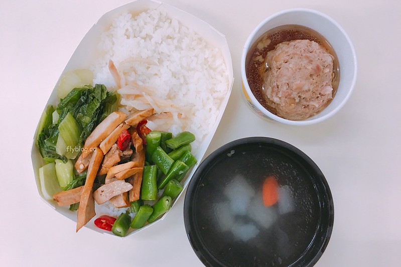 台中北區|李媽媽豬排咖哩專賣店.北平路超人氣便當店,便當乾淨又有質感 @飛天璇的口袋