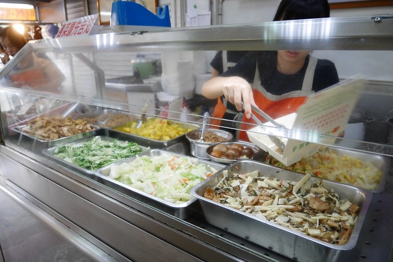 香港肥羅燒臘餐館|好友推薦的東勢懷念美食,烤鴨需要事先預約才吃的到 @飛天璇的口袋