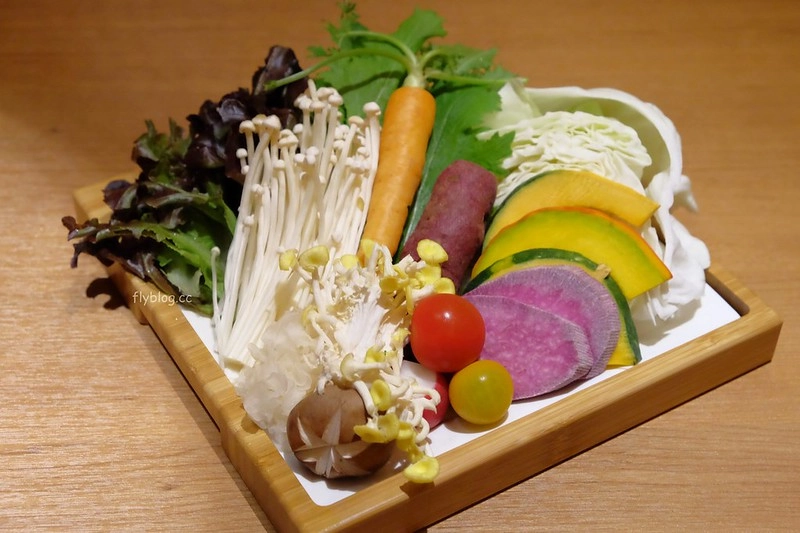 空也蔬食火鍋┃台中西屯:輕井澤集團又一力作,一個人也可以吃小火鍋,湯頭有多種選擇 @飛天璇的口袋