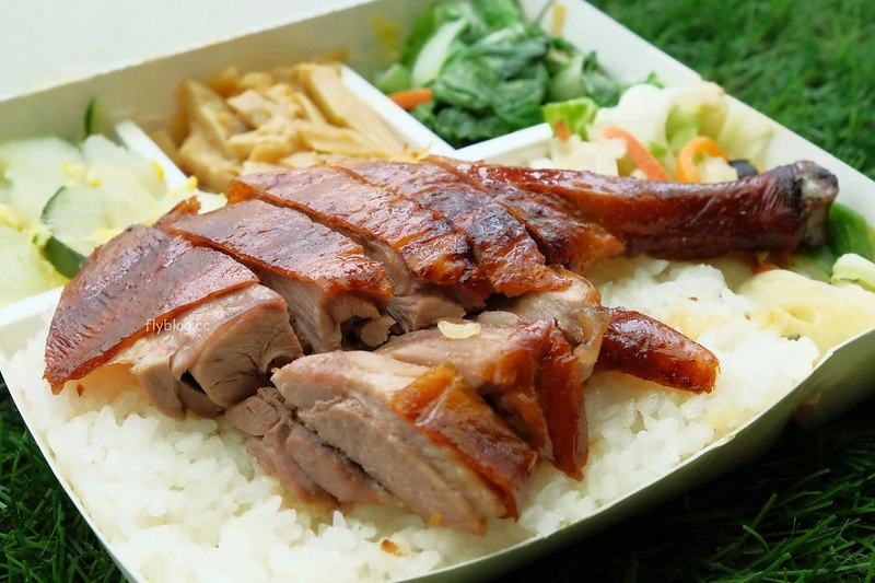 台中北屯|香港吉仕燒臘滷水.北平路超人氣燒臘便當,四寶飯和雞腿賣相好威 @飛天璇的口袋