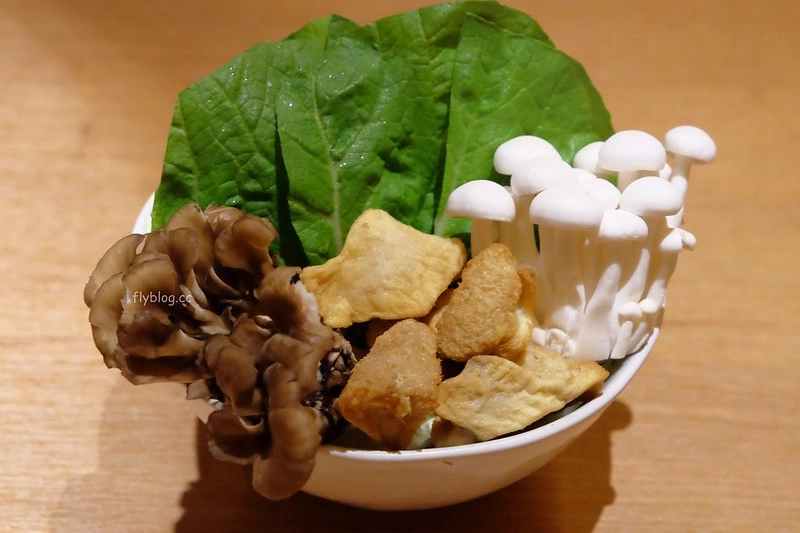 空也蔬食火鍋┃台中西屯:輕井澤集團又一力作,一個人也可以吃小火鍋,湯頭有多種選擇 @飛天璇的口袋