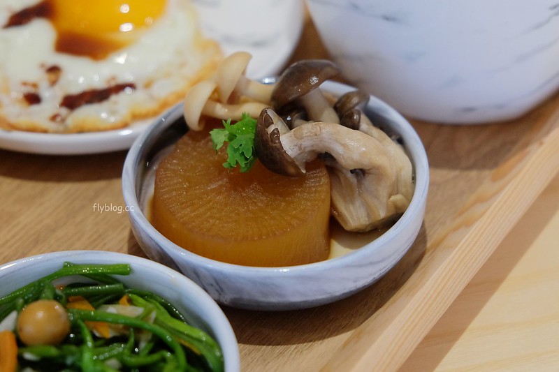 萌木之村 MOMU┃台中西屯:城市中遇見森林裡的童話之村,超可愛又好拍的複合式餐廳,中科商圈美食餐廳推薦 @飛天璇的口袋