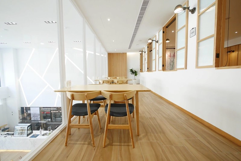 萌木之村 MOMU┃台中西屯:城市中遇見森林裡的童話之村,超可愛又好拍的複合式餐廳,中科商圈美食餐廳推薦 @飛天璇的口袋