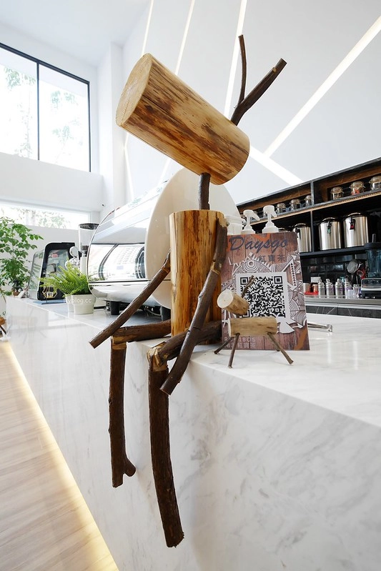 萌木之村 MOMU┃台中西屯:城市中遇見森林裡的童話之村,超可愛又好拍的複合式餐廳,中科商圈美食餐廳推薦 @飛天璇的口袋