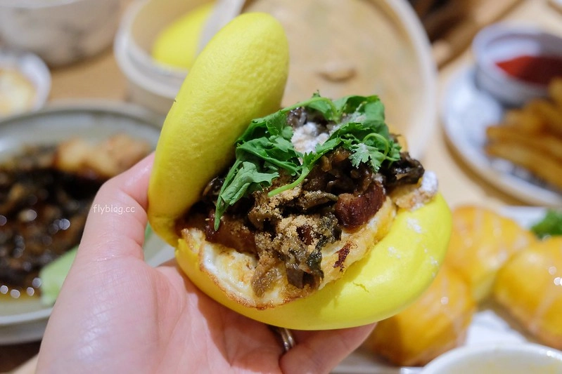 萌木之村 MOMU┃台中西屯:城市中遇見森林裡的童話之村,超可愛又好拍的複合式餐廳,中科商圈美食餐廳推薦 @飛天璇的口袋