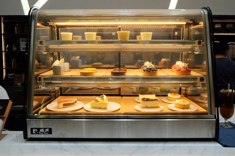 萌木之村 MOMU┃台中西屯:城市中遇見森林裡的童話之村,超可愛又好拍的複合式餐廳,中科商圈美食餐廳推薦 @飛天璇的口袋