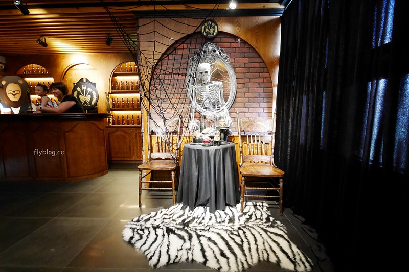 蔡氏釀酒精釀酒廠|充滿歐洲英倫風情的酒廠,用心好拍的萬聖節佈置,還有美味好吃的小酒館 @飛天璇的口袋