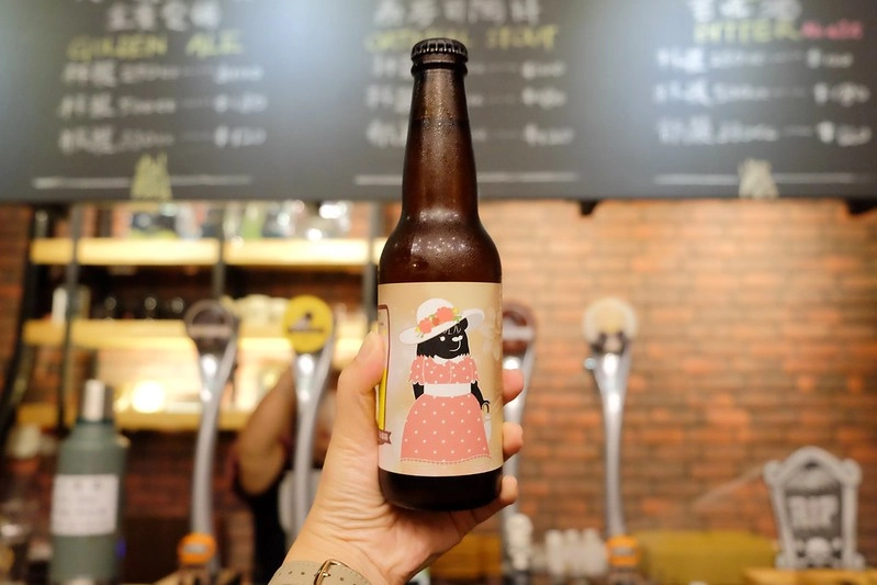 蔡氏釀酒精釀酒廠|充滿歐洲英倫風情的酒廠,用心好拍的萬聖節佈置,還有美味好吃的小酒館 @飛天璇的口袋