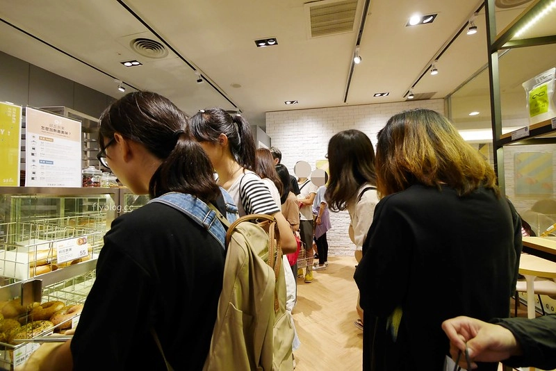 好丘貝果 good cho’s:台北超人氣貝果專賣店進駐新光三越,台中限定10種厚醬貝果 @飛天璇的口袋