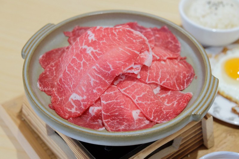 萌木之村 MOMU┃台中西屯:城市中遇見森林裡的童話之村,超可愛又好拍的複合式餐廳,中科商圈美食餐廳推薦 @飛天璇的口袋