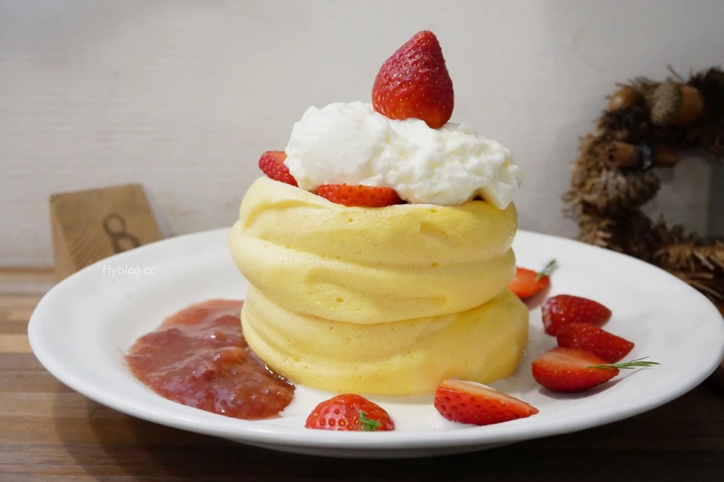 Kichi|隱藏北屯巷弄裡的「Kichi鬆餅」,招牌日式厚鬆餅QQ的很好吃 @飛天璇的口袋