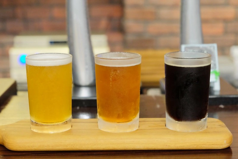 蔡氏釀酒精釀酒廠|充滿歐洲英倫風情的酒廠,用心好拍的萬聖節佈置,還有美味好吃的小酒館 @飛天璇的口袋