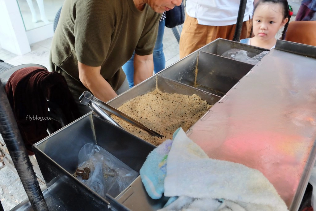 南投草屯|草屯西螺祖傳麻糬.草屯街上也有好吃的西螺麻糬,軟Q好吃濃濃的古早味 @飛天璇的口袋