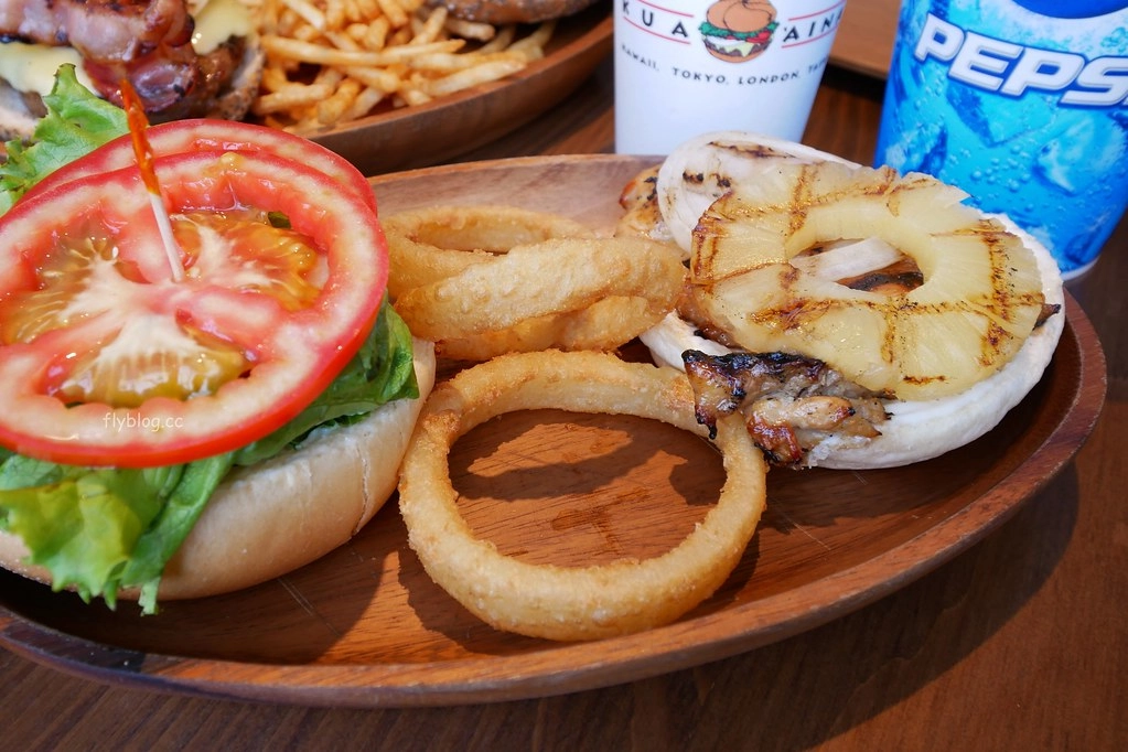 【台中梧棲】Kua-Aina 夏威夷漢堡,連歐巴馬都愛的夏威夷漢堡,還可以欣賞三井outlet無敵海景 @飛天璇的口袋