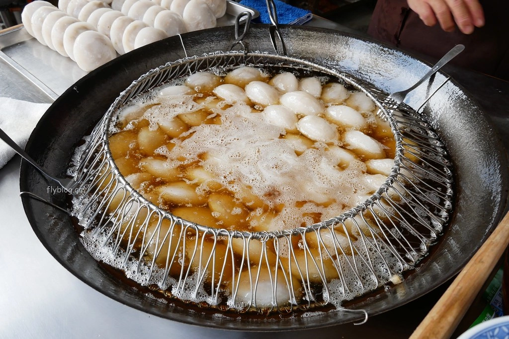 董家肉圓|水里必吃「董家肉圓」三哥的店,吃完肉圓皮再加大骨湯 @飛天璇的口袋