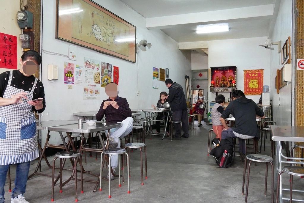 董家肉圓|水里必吃「董家肉圓」三哥的店,吃完肉圓皮再加大骨湯 @飛天璇的口袋