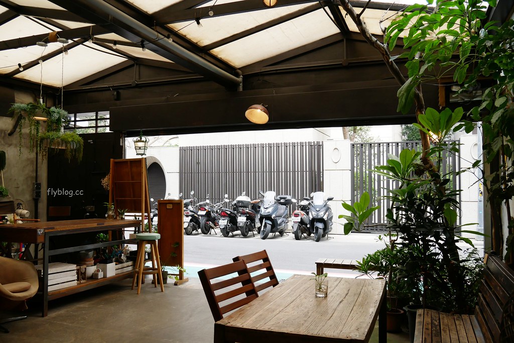 特有種商行|魏德聖導演開的餐廳,從台南搬到台北,結合美食、藝文、電影和音樂 @飛天璇的口袋