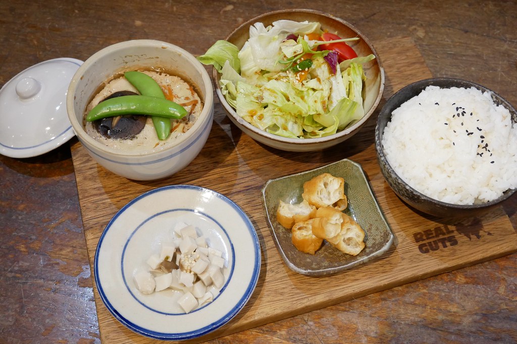 特有種商行|魏德聖導演開的餐廳,從台南搬到台北,結合美食、藝文、電影和音樂 @飛天璇的口袋