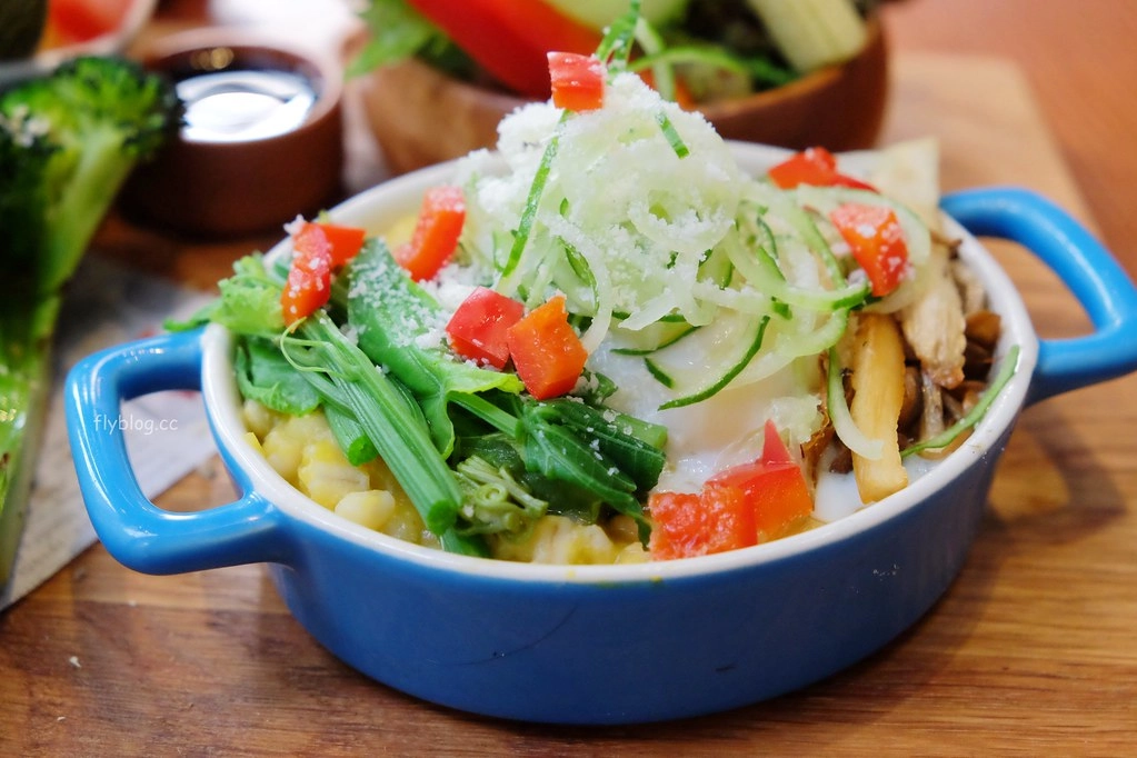 台中西區|堅果小巷,超美落地窗玻璃屋老宅建築,餐點用心好吃變化性高 @飛天璇的口袋